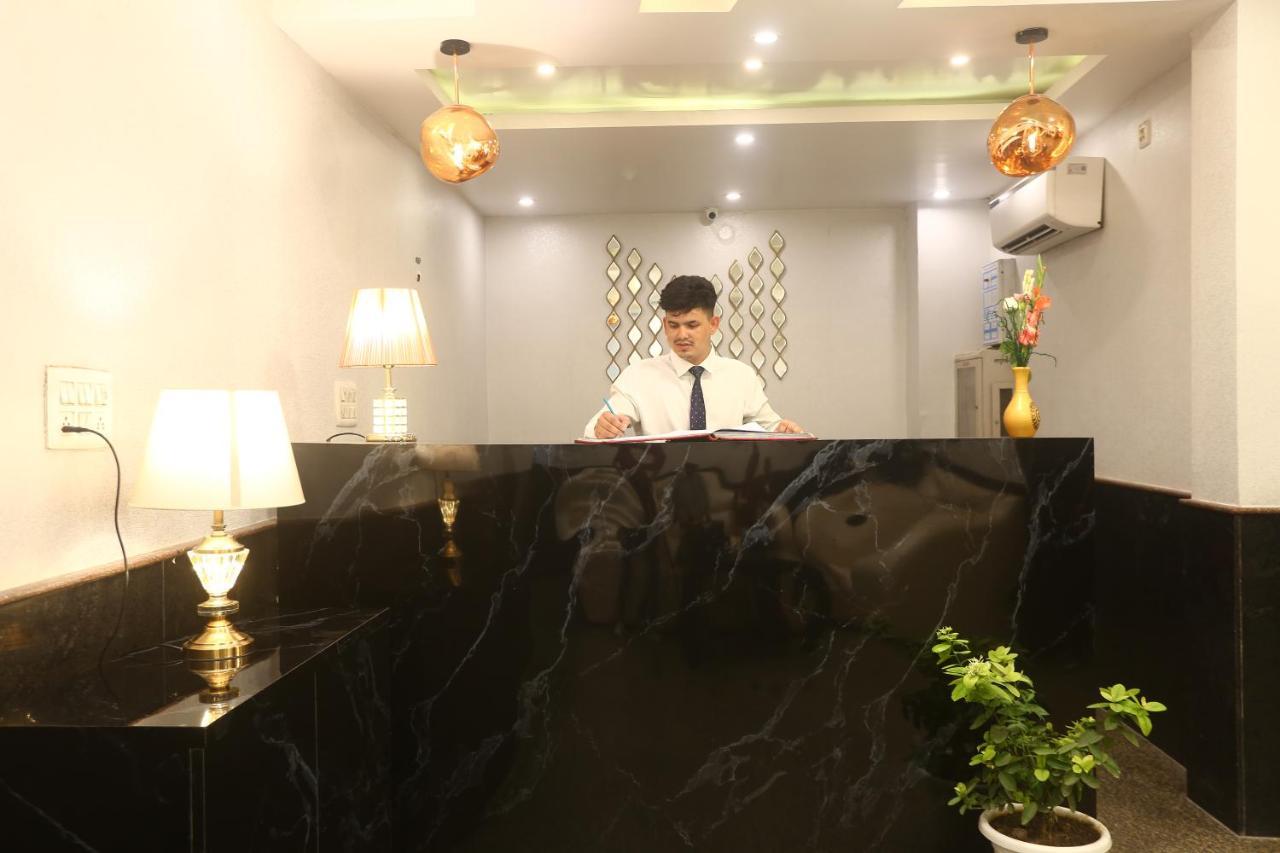 แอร์พอร์ต โฮเทล เอิร์ธ Hotel เดลี ภายนอก รูปภาพ