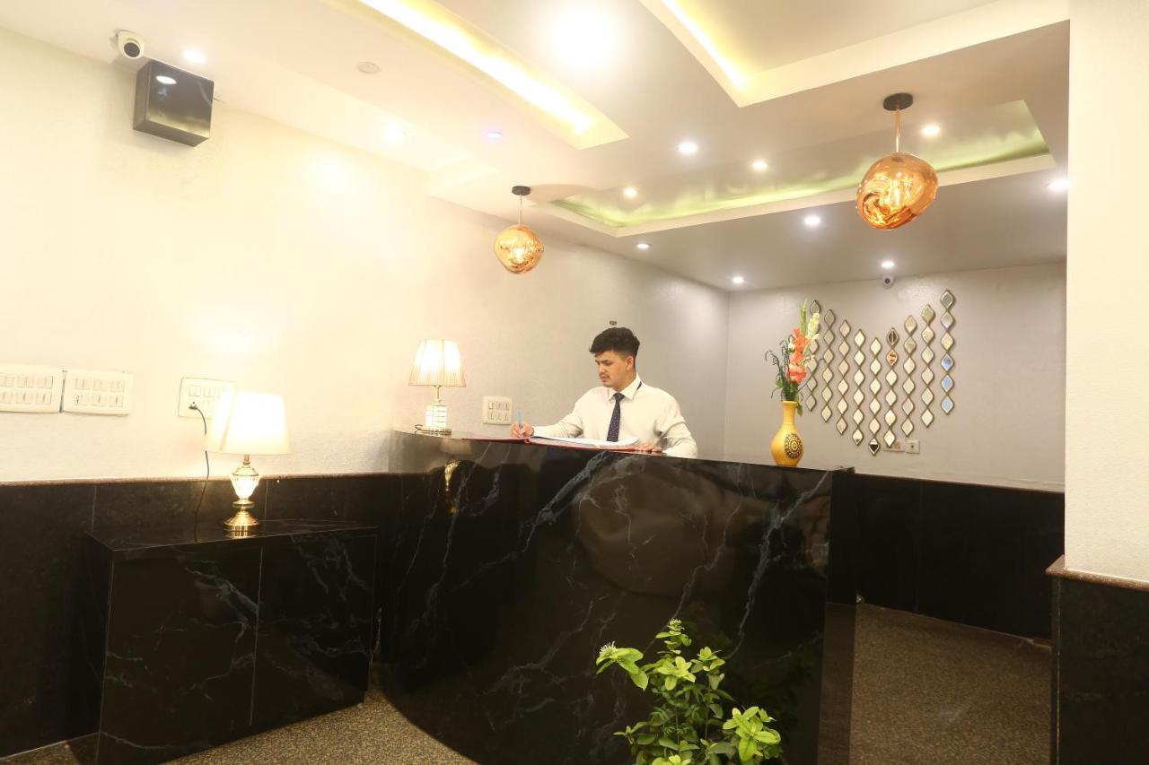 แอร์พอร์ต โฮเทล เอิร์ธ Hotel เดลี ภายนอก รูปภาพ