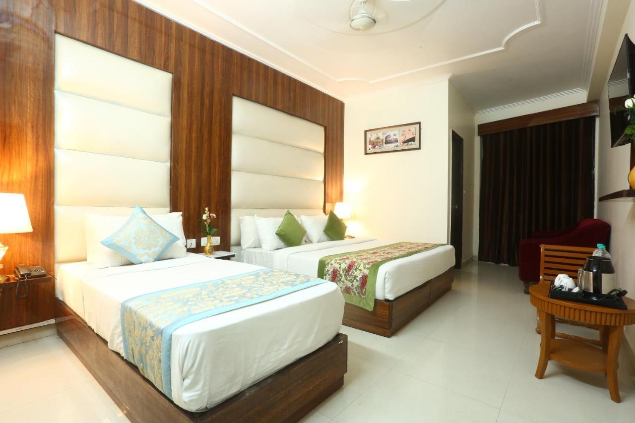 แอร์พอร์ต โฮเทล เอิร์ธ Hotel เดลี ภายนอก รูปภาพ