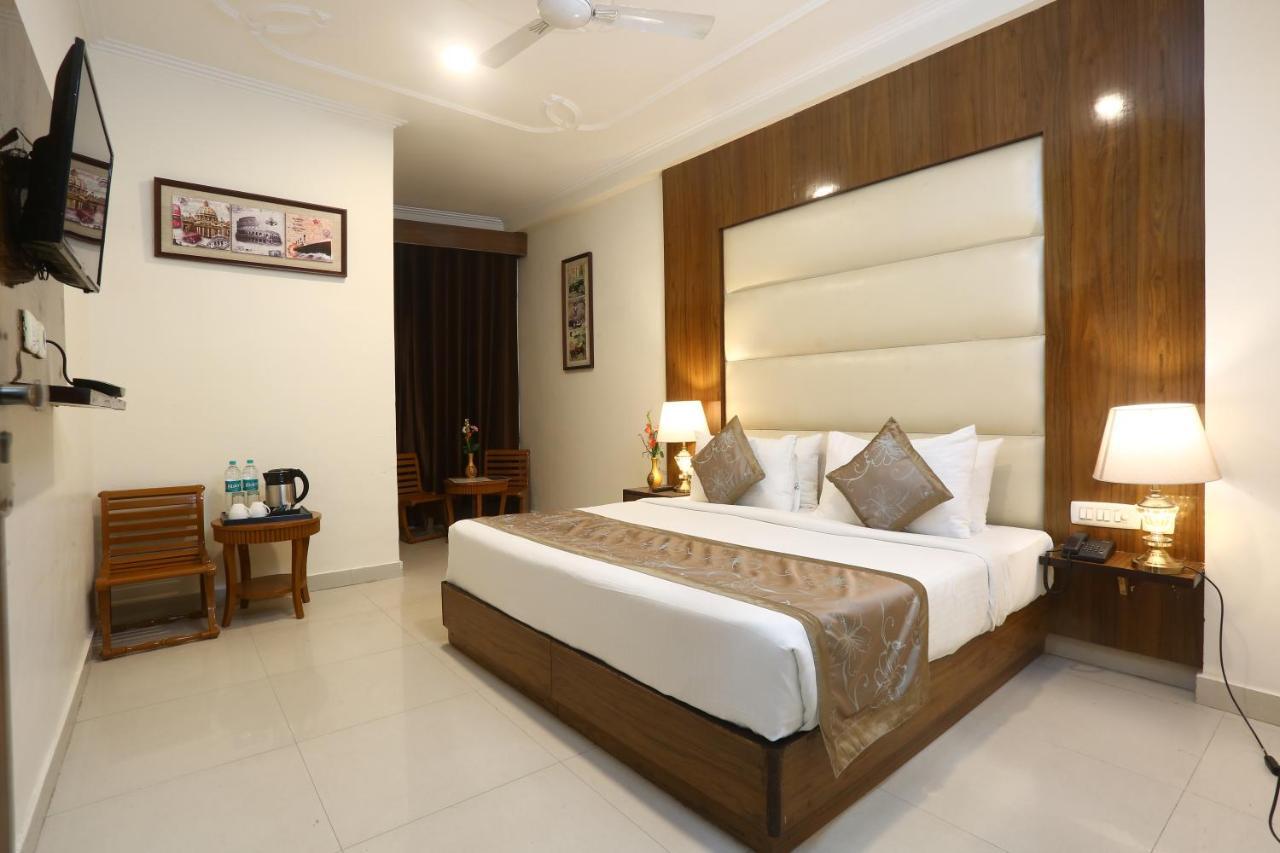 แอร์พอร์ต โฮเทล เอิร์ธ Hotel เดลี ภายนอก รูปภาพ