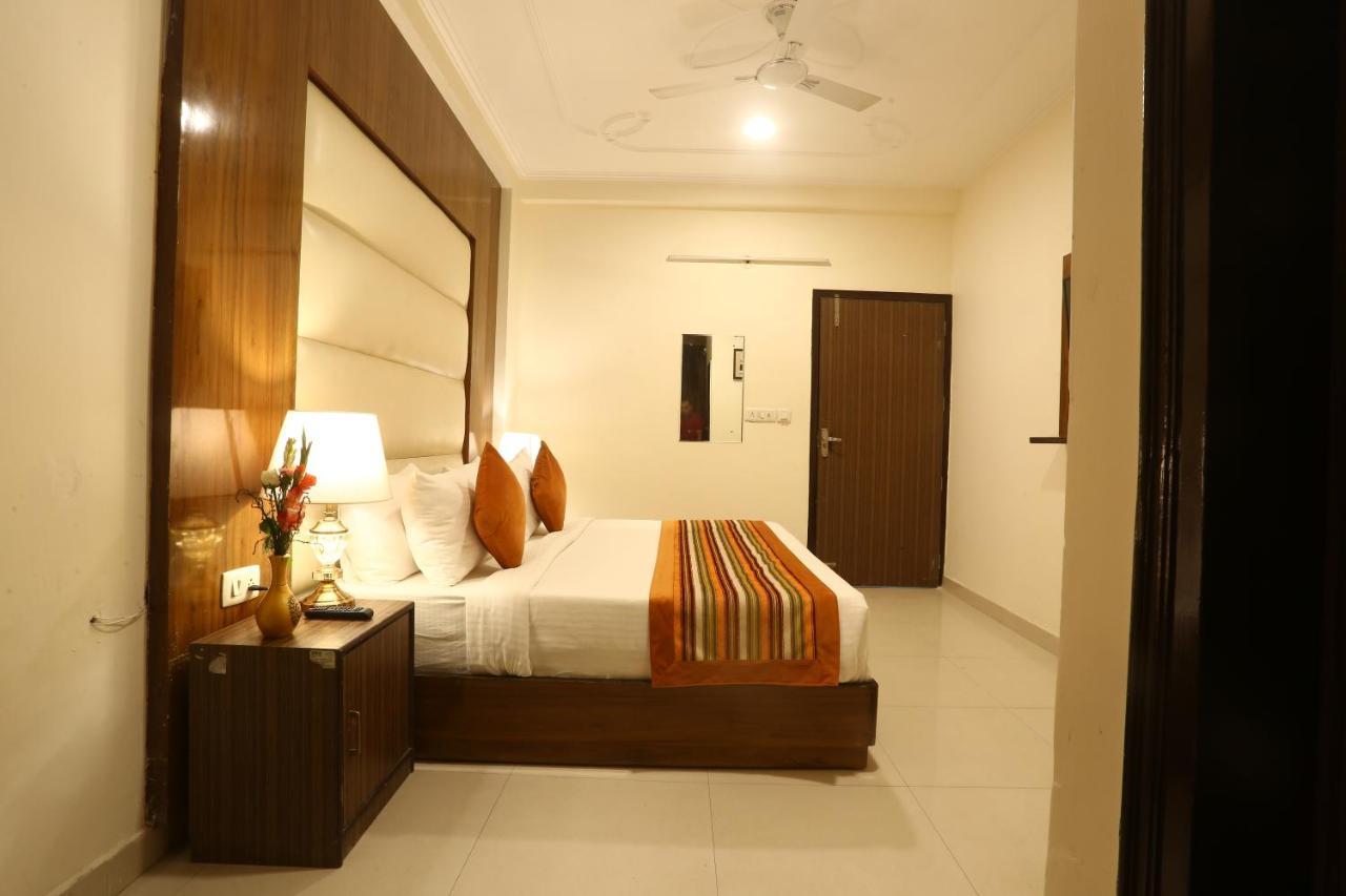 แอร์พอร์ต โฮเทล เอิร์ธ Hotel เดลี ภายนอก รูปภาพ