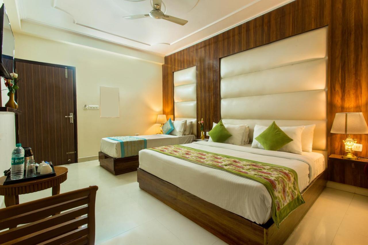 แอร์พอร์ต โฮเทล เอิร์ธ Hotel เดลี ภายนอก รูปภาพ