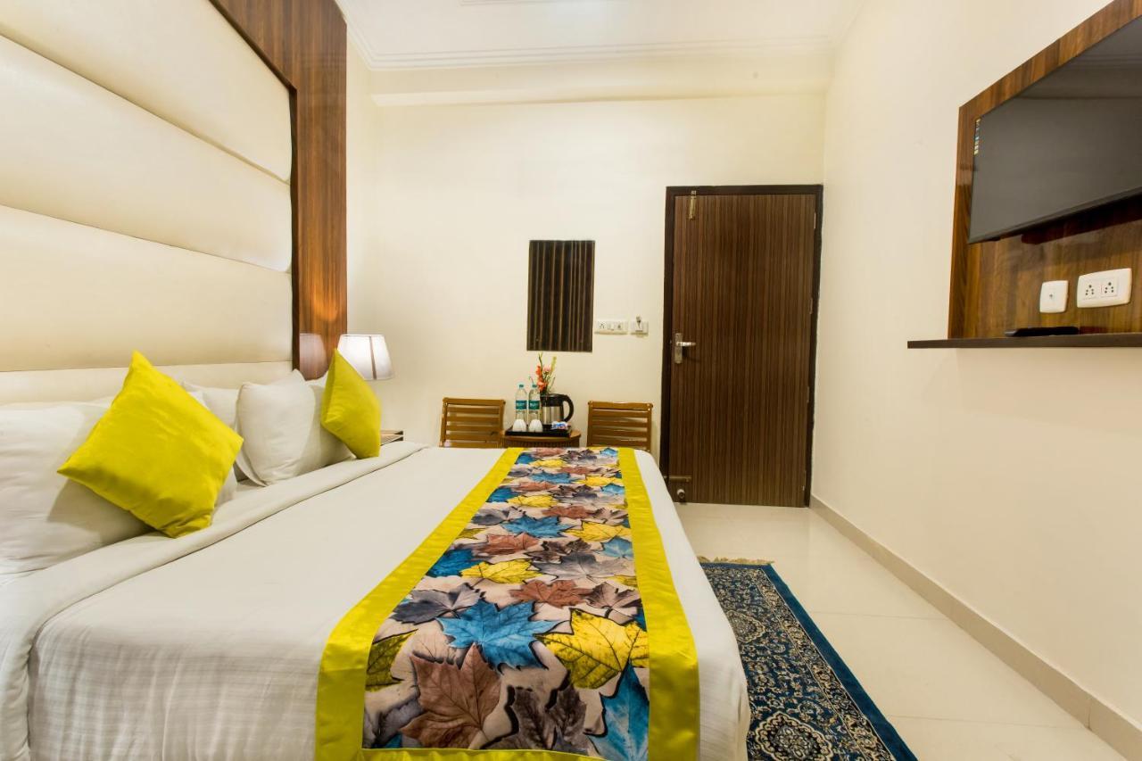 แอร์พอร์ต โฮเทล เอิร์ธ Hotel เดลี ภายนอก รูปภาพ