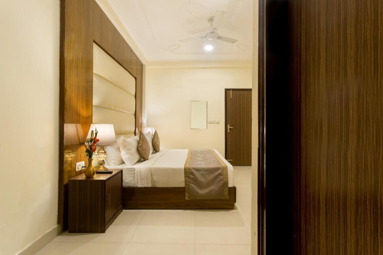 แอร์พอร์ต โฮเทล เอิร์ธ Hotel เดลี ภายนอก รูปภาพ