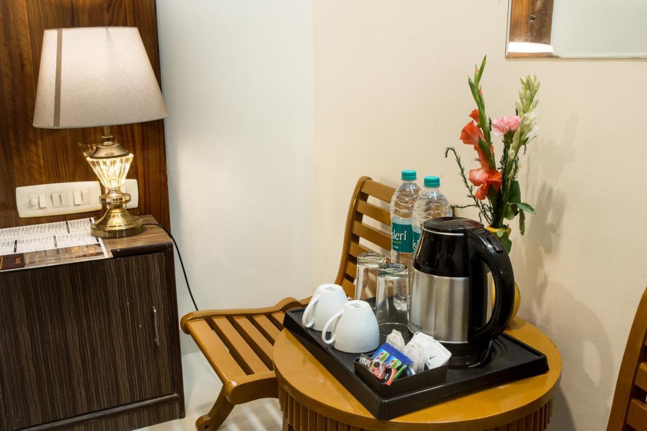 แอร์พอร์ต โฮเทล เอิร์ธ Hotel เดลี ภายนอก รูปภาพ