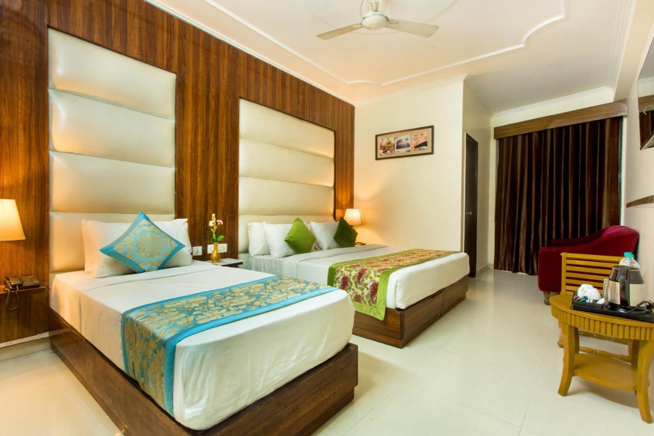 แอร์พอร์ต โฮเทล เอิร์ธ Hotel เดลี ภายนอก รูปภาพ